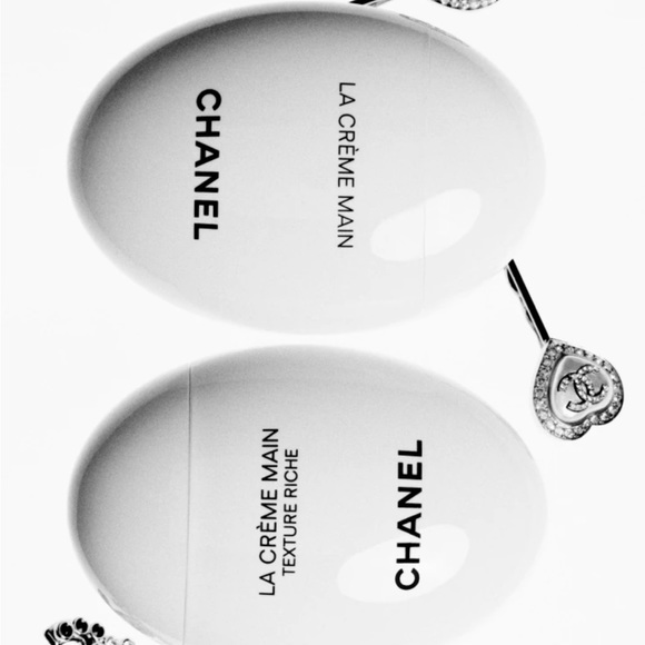 CHANEL Other - 1 hand cream, 2 exquisite textures: The lightweight LA CRÈME MAIN